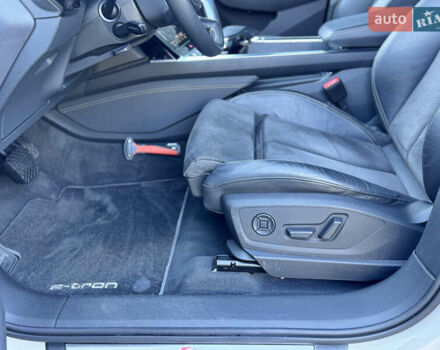 Сірий Ауді E-Tron, об'ємом двигуна 0 л та пробігом 105 тис. км за 34000 $, фото 22 на Automoto.ua