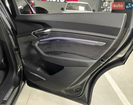Серый Ауди E-Tron, объемом двигателя 0 л и пробегом 120 тыс. км за 28700 $, фото 42 на Automoto.ua