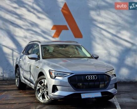 Серый Ауди E-Tron, объемом двигателя 0 л и пробегом 12 тыс. км за 31990 $, фото 12 на Automoto.ua