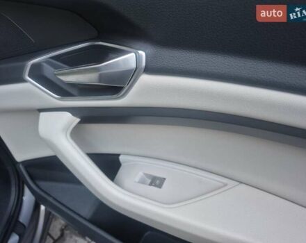 Ауди E-Tron 2020 в Хмельницком на Automoto.ua Серый Ауди E-Tron, объемом двигателя 0 л и пробегом 146 тыс. км за 22700 $, фото 76 на Automoto.ua