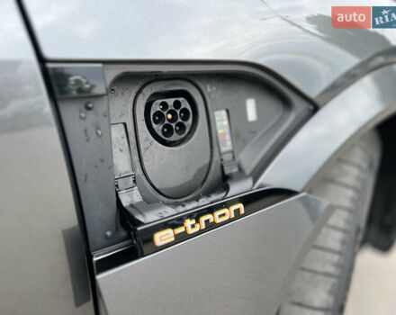 Серый Ауди E-Tron, объемом двигателя 0 л и пробегом 41 тыс. км за 44990 $, фото 20 на Automoto.ua