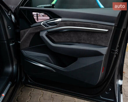 Сірий Ауді E-Tron, об'ємом двигуна 0 л та пробігом 82 тис. км за 39888 $, фото 80 на Automoto.ua