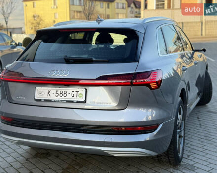 Серый Ауди E-Tron, объемом двигателя 0 л и пробегом 121 тыс. км за 27699 $, фото 17 на Automoto.ua