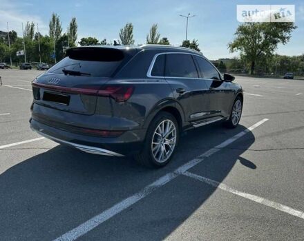 Сірий Ауді E-Tron, об'ємом двигуна 0 л та пробігом 65 тис. км за 46500 $, фото 1 на Automoto.ua