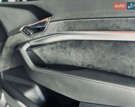 Серый Ауди E-Tron, объемом двигателя 0 л и пробегом 60 тыс. км за 41999 $, фото 13 на Automoto.ua