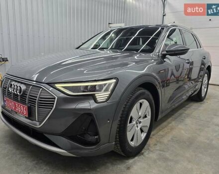 Серый Ауди E-Tron, объемом двигателя 0 л и пробегом 99 тыс. км за 31990 $, фото 54 на Automoto.ua