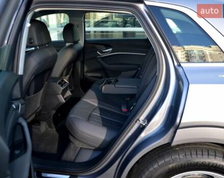 Серый Ауди E-Tron, объемом двигателя 0 л и пробегом 125 тыс. км за 23800 $, фото 178 на Automoto.ua