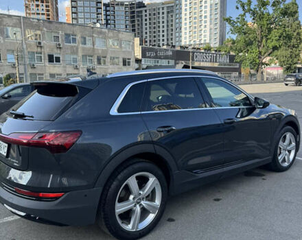 Серый Ауди E-Tron, объемом двигателя 0 л и пробегом 65 тыс. км за 25900 $, фото 4 на Automoto.ua