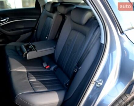 Серый Ауди E-Tron, объемом двигателя 0 л и пробегом 125 тыс. км за 23800 $, фото 181 на Automoto.ua