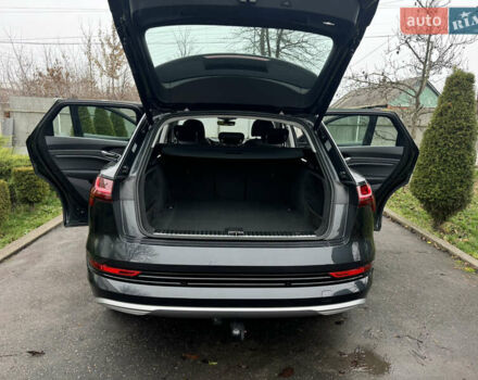 Серый Ауди E-Tron, объемом двигателя 0 л и пробегом 150 тыс. км за 23800 $, фото 45 на Automoto.ua