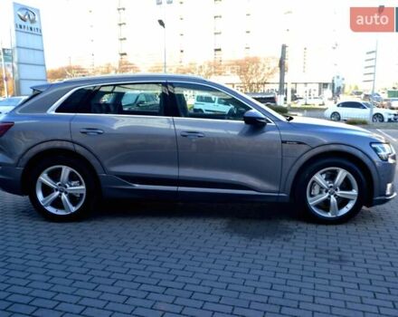 Серый Ауди E-Tron, объемом двигателя 0 л и пробегом 125 тыс. км за 23800 $, фото 86 на Automoto.ua