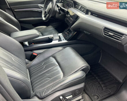 Серый Ауди E-Tron, объемом двигателя 0 л и пробегом 119 тыс. км за 35000 $, фото 21 на Automoto.ua