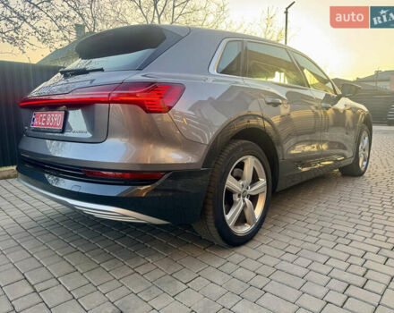 Сірий Ауді E-Tron, об'ємом двигуна 0 л та пробігом 143 тис. км за 27900 $, фото 9 на Automoto.ua