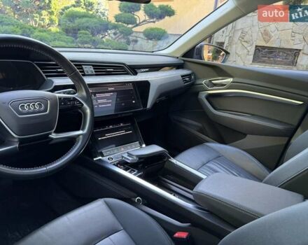 Сірий Ауді E-Tron, об'ємом двигуна 0 л та пробігом 100 тис. км за 25500 $, фото 19 на Automoto.ua