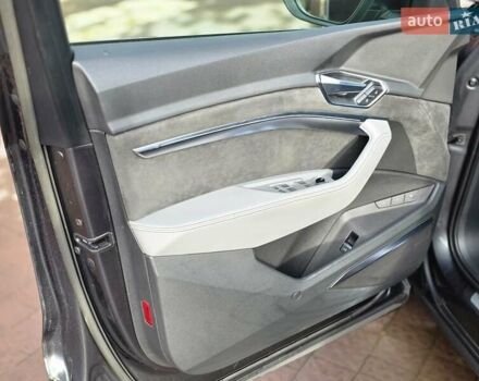 Серый Ауди E-Tron, объемом двигателя 0 л и пробегом 158 тыс. км за 27900 $, фото 14 на Automoto.ua