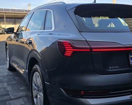 Серый Ауди E-Tron, объемом двигателя 0 л и пробегом 99 тыс. км за 31990 $, фото 14 на Automoto.ua