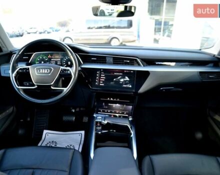 Серый Ауди E-Tron, объемом двигателя 0 л и пробегом 125 тыс. км за 23800 $, фото 111 на Automoto.ua