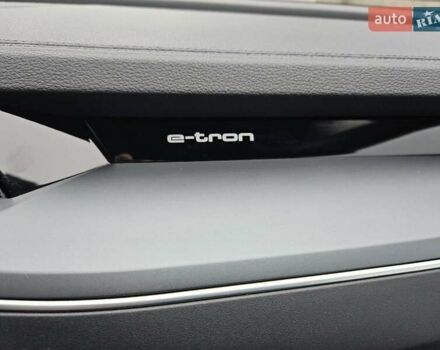 Серый Ауди E-Tron, объемом двигателя 0 л и пробегом 112 тыс. км за 27600 $, фото 5 на Automoto.ua