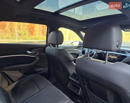 Сірий Ауді E-Tron, об'ємом двигуна 0 л та пробігом 67 тис. км за 37999 $, фото 59 на Automoto.ua