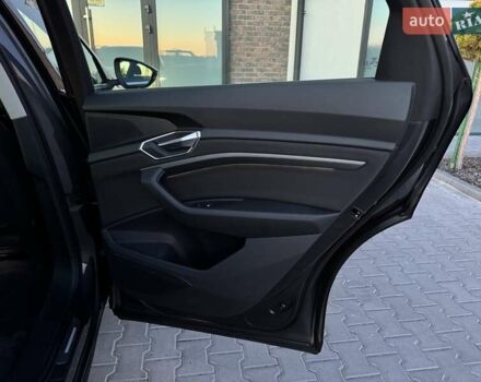 Серый Ауди E-Tron, объемом двигателя 0 л и пробегом 97 тыс. км за 21900 $, фото 64 на Automoto.ua