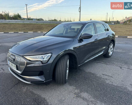 Серый Ауди E-Tron, объемом двигателя 0 л и пробегом 169 тыс. км за 26000 $, фото 2 на Automoto.ua