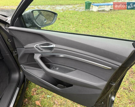 Сірий Ауді E-Tron, об'ємом двигуна 0 л та пробігом 53 тис. км за 34000 $, фото 24 на Automoto.ua