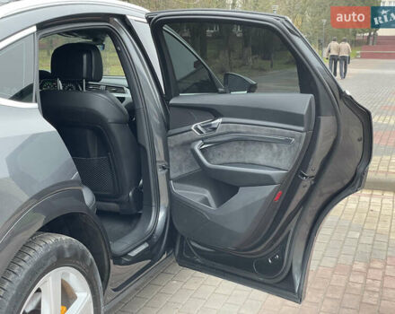 Серый Ауди E-Tron, объемом двигателя 0 л и пробегом 90 тыс. км за 34490 $, фото 17 на Automoto.ua