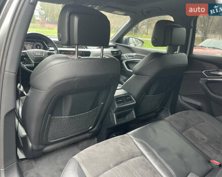 Серый Ауди E-Tron, объемом двигателя 0 л и пробегом 90 тыс. км за 34490 $, фото 16 на Automoto.ua