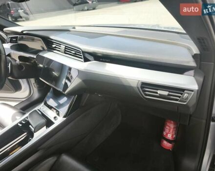 Сірий Ауді E-Tron, об'ємом двигуна 0 л та пробігом 70 тис. км за 34500 $, фото 98 на Automoto.ua