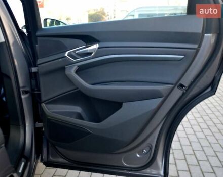 Серый Ауди E-Tron, объемом двигателя 0 л и пробегом 125 тыс. км за 23800 $, фото 186 на Automoto.ua