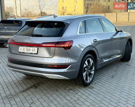 Серый Ауди E-Tron, объемом двигателя 0 л и пробегом 121 тыс. км за 27699 $, фото 18 на Automoto.ua