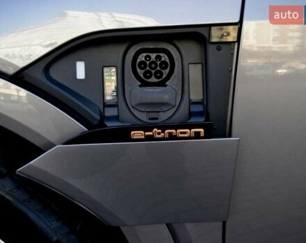 Серый Ауди E-Tron, объемом двигателя 0 л и пробегом 125 тыс. км за 23800 $, фото 93 на Automoto.ua
