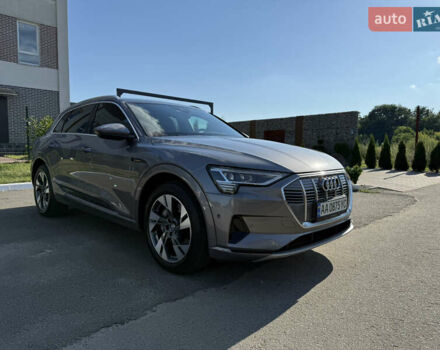 Сірий Ауді E-Tron, об'ємом двигуна 0 л та пробігом 65 тис. км за 39990 $, фото 7 на Automoto.ua
