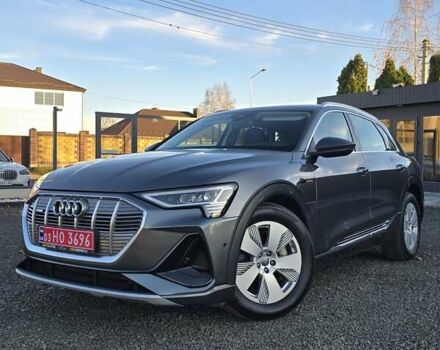 Серый Ауди E-Tron, объемом двигателя 0 л и пробегом 99 тыс. км за 31990 $, фото 1 на Automoto.ua