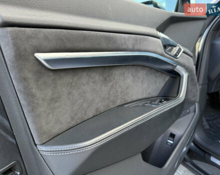 Серый Ауди E-Tron, объемом двигателя 0 л и пробегом 41 тыс. км за 44990 $, фото 24 на Automoto.ua