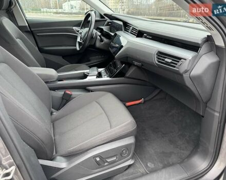 Серый Ауди E-Tron, объемом двигателя 0 л и пробегом 109 тыс. км за 30900 $, фото 26 на Automoto.ua