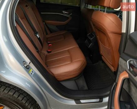 Сірий Ауді E-Tron, об'ємом двигуна 0 л та пробігом 112 тис. км за 34300 $, фото 39 на Automoto.ua