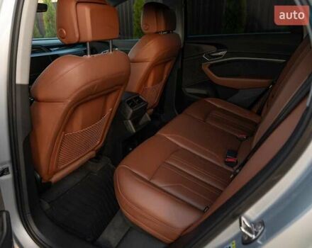 Сірий Ауді E-Tron, об'ємом двигуна 0 л та пробігом 112 тис. км за 34300 $, фото 62 на Automoto.ua