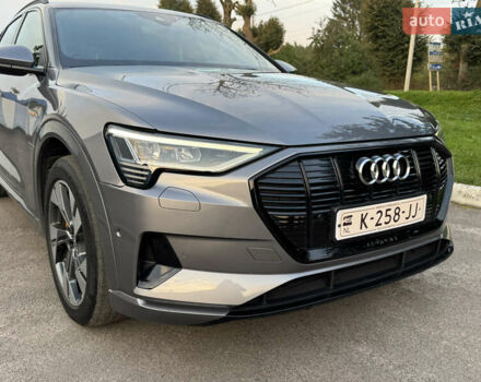 Сірий Ауді E-Tron, об'ємом двигуна 0 л та пробігом 180 тис. км за 21500 $, фото 12 на Automoto.ua