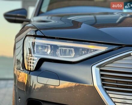 Серый Ауди E-Tron, объемом двигателя 0 л и пробегом 97 тыс. км за 21900 $, фото 26 на Automoto.ua