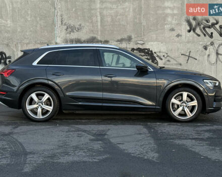 Ауді E-Tron 2020 у Львові на Automoto.ua Сірий Ауді E-Tron, об'ємом двигуна 0 л та пробігом 81 тис. км за 34920 $, фото 12 на Automoto.ua