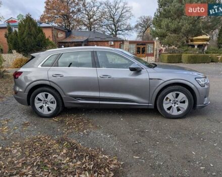 Серый Ауди E-Tron, объемом двигателя 0 л и пробегом 82 тыс. км за 32500 $, фото 4 на Automoto.ua