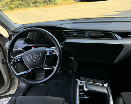 Сірий Ауді E-Tron, об'ємом двигуна 0 л та пробігом 89 тис. км за 32500 $, фото 33 на Automoto.ua