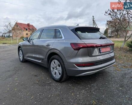 Серый Ауди E-Tron, объемом двигателя 0 л и пробегом 82 тыс. км за 32500 $, фото 2 на Automoto.ua