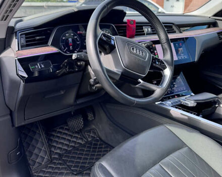 Серый Ауди E-Tron, объемом двигателя 0 л и пробегом 34 тыс. км за 43000 $, фото 18 на Automoto.ua