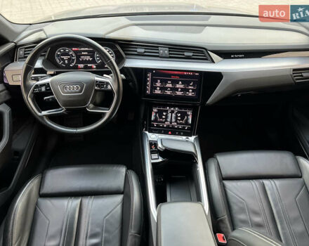 Сірий Ауді E-Tron, об'ємом двигуна 0 л та пробігом 104 тис. км за 32500 $, фото 21 на Automoto.ua