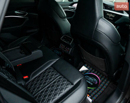 Сірий Ауді E-Tron, об'ємом двигуна 0 л та пробігом 82 тис. км за 39888 $, фото 61 на Automoto.ua