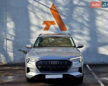 Серый Ауди E-Tron, объемом двигателя 0 л и пробегом 12 тыс. км за 31990 $, фото 1 на Automoto.ua