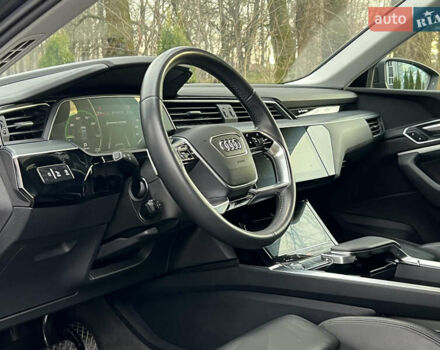 Сірий Ауді E-Tron, об'ємом двигуна 0 л та пробігом 143 тис. км за 30800 $, фото 12 на Automoto.ua