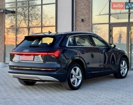 Серый Ауди E-Tron, объемом двигателя 0 л и пробегом 97 тыс. км за 21900 $, фото 21 на Automoto.ua